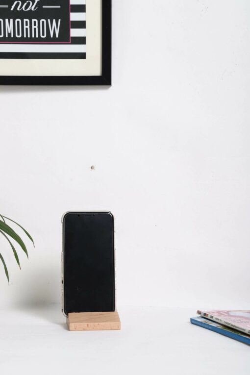 2 Wooden Smartphone Stand