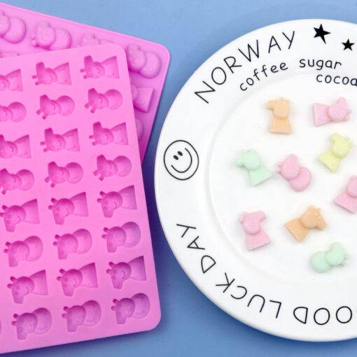 32 Even Piggy Silicone Cake Mold